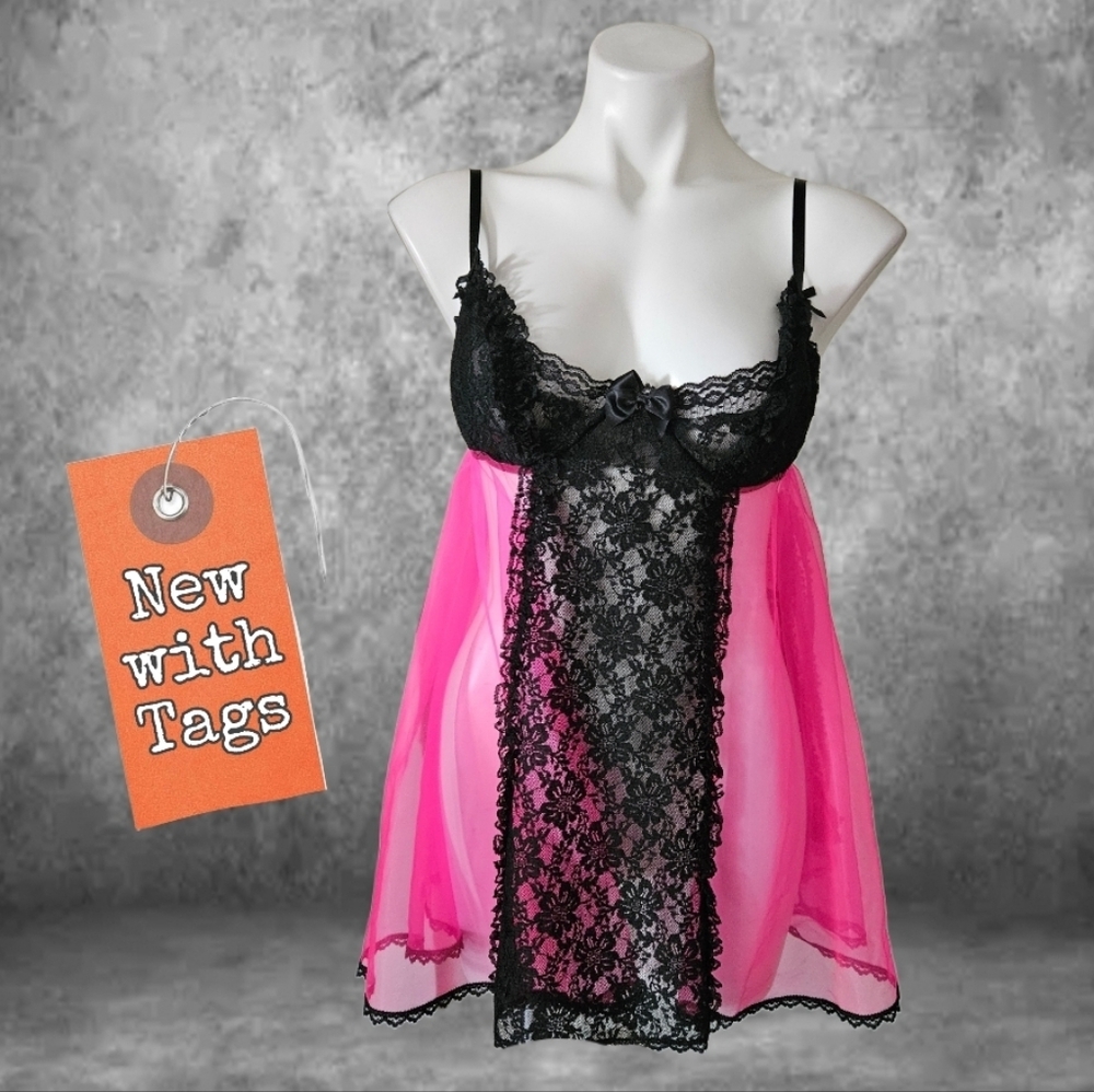 NWT/ Sharron Leslie Black and Pink Lace Babydoll With Matching Lace Thong